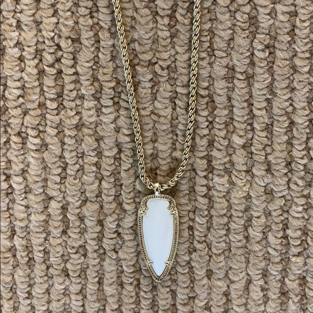 Kendra Scott necklace